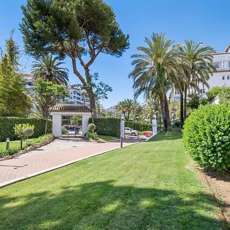 Apartamento Amplio Y Luminoso En 1 Linea Playa Marbella